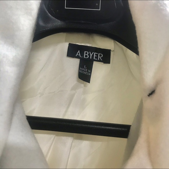 WINTER WHITE COAT🔥 - Picture 5 of 7